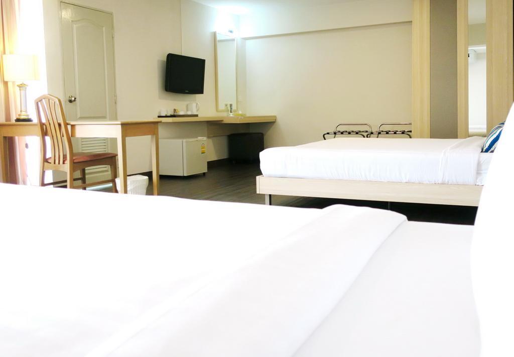 Samran Place Hotel Bangkok Exterior photo